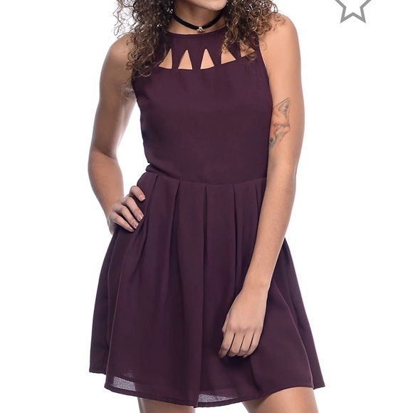 Empyre Caireann Burgundy Cutout Dress - Picture 6 of 10
